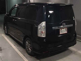 TOYOTA VOXY 2013