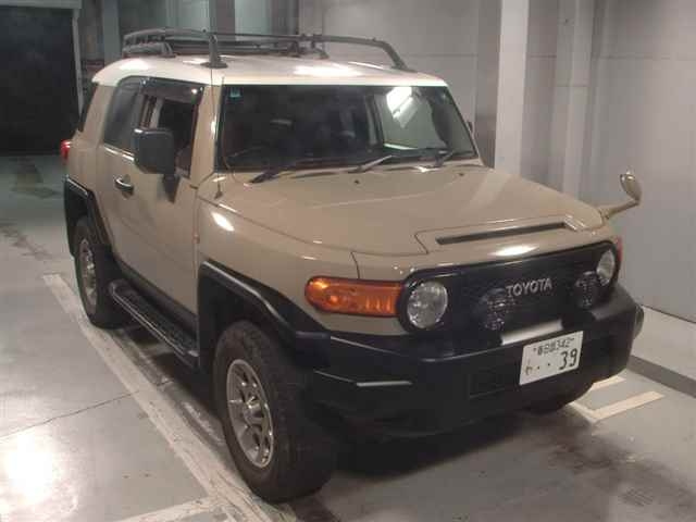 TOYOTA FJ CRUISER 2011