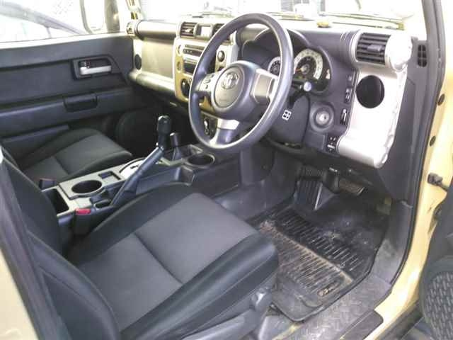TOYOTA FJ CRUISER 2011