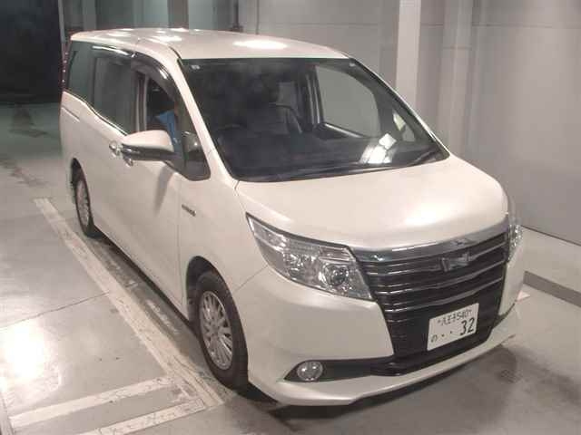 TOYOTA NOAH 2015