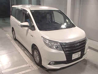 TOYOTA NOAH 2015