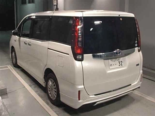 TOYOTA NOAH 2015