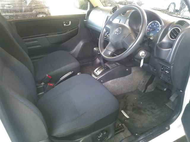NISSAN KIX 2008