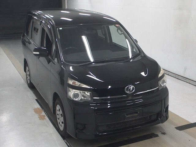 TOYOTA VOXY 2010