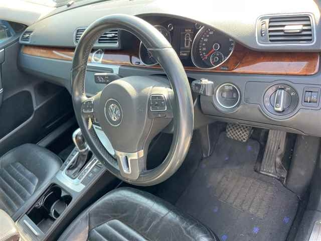 VOLKSWAGEN PASSAT VARIANT 2011