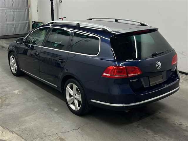 VOLKSWAGEN PASSAT VARIANT 2011