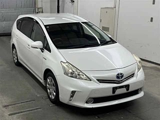 TOYOTA PRIUS ALPHA 2013
