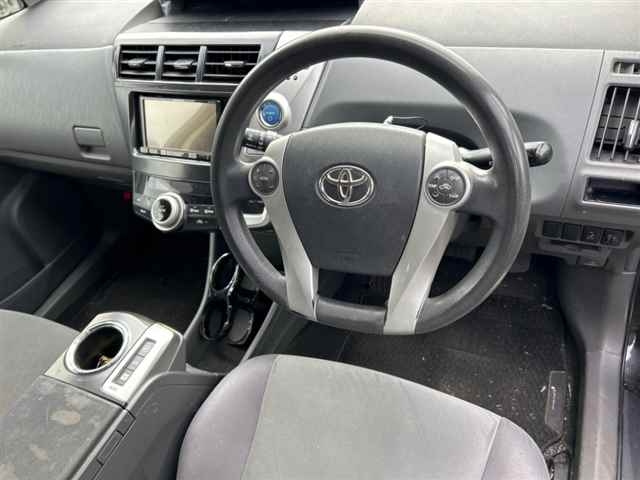TOYOTA PRIUS ALPHA 2011