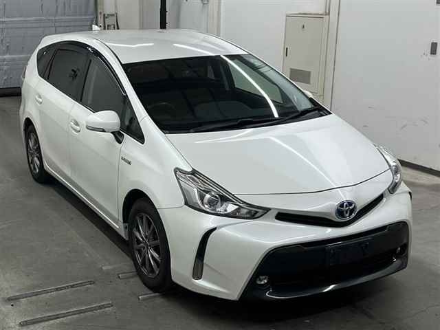 TOYOTA PRIUS ALPHA 2015