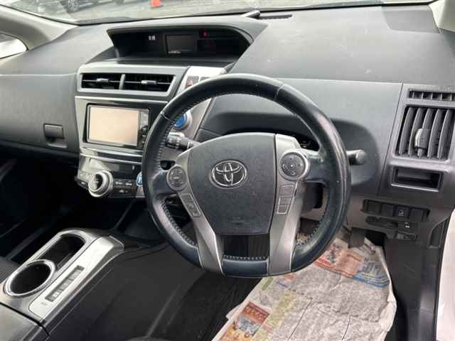 TOYOTA PRIUS ALPHA 2015