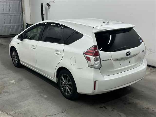 TOYOTA PRIUS ALPHA 2015
