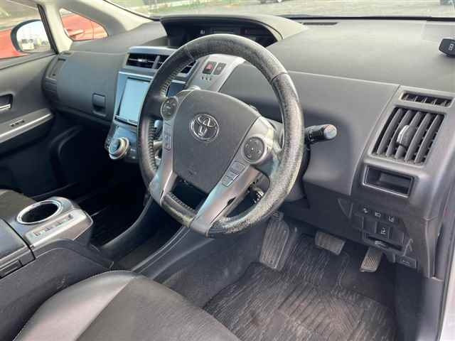 TOYOTA PRIUS ALPHA 2015
