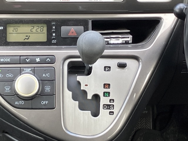 TOYOTA WISH 2008