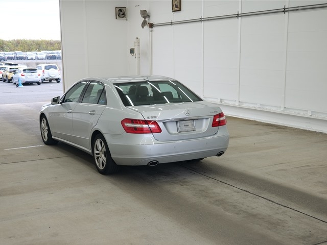 MERCEDES BENZ E CLASS 2010