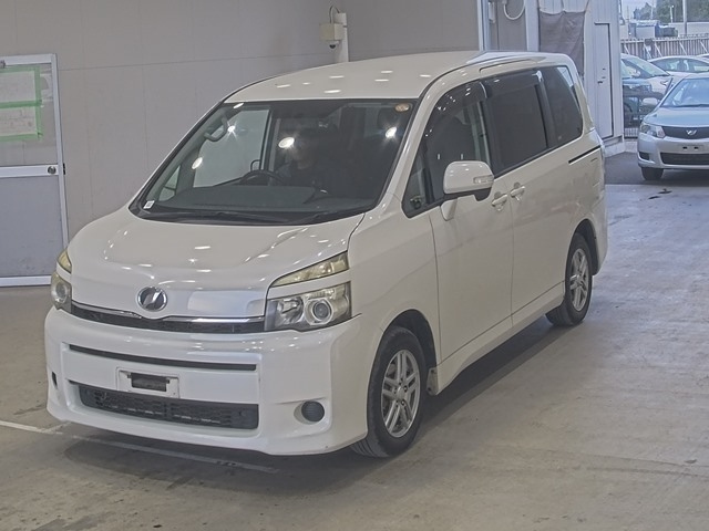 TOYOTA VOXY 2011