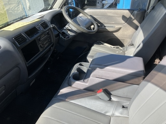 MAZDA BONGO 2011