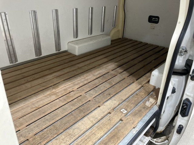 NISSAN CARAVAN VAN 2009