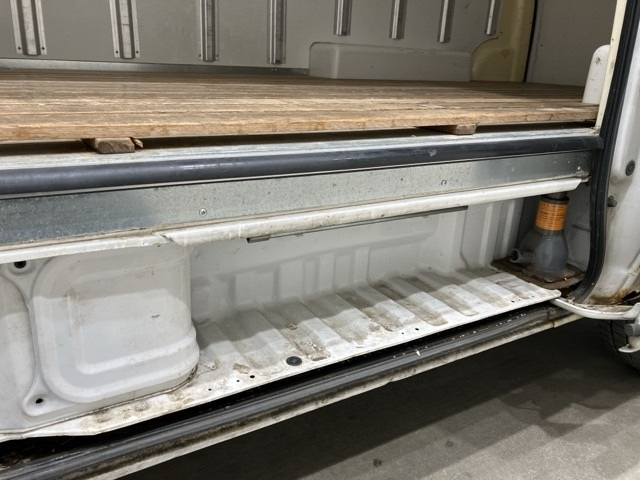 NISSAN CARAVAN VAN 2009