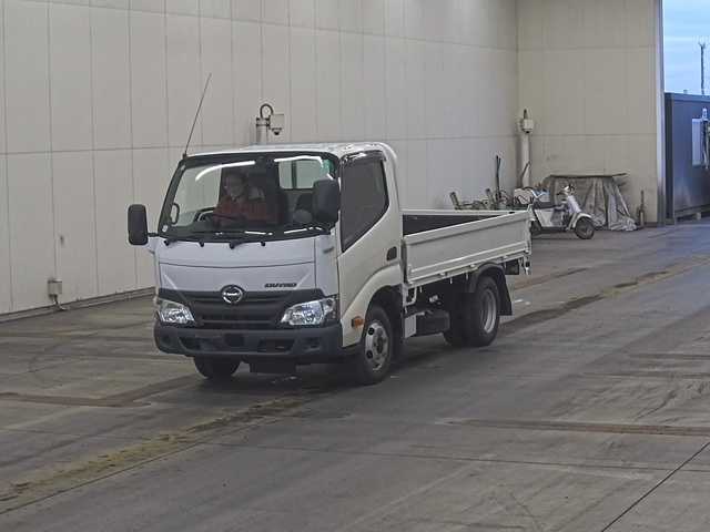 HINO DUTRO 2017