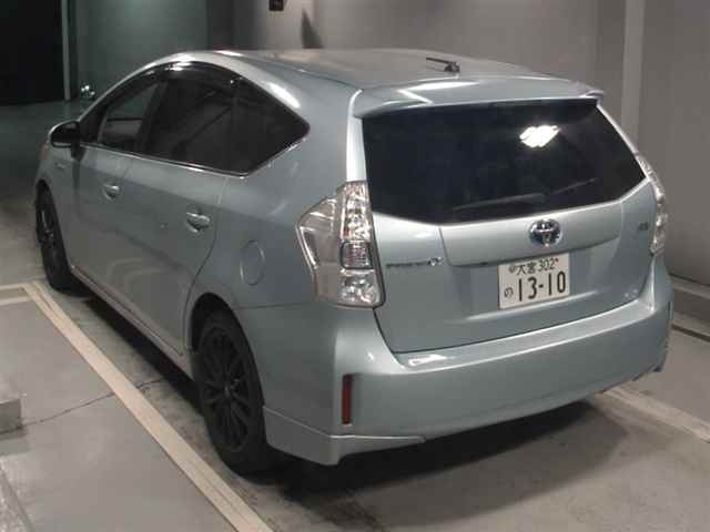 TOYOTA PRIUS ALPHA 2011