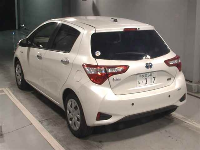 TOYOTA VITZ 2017