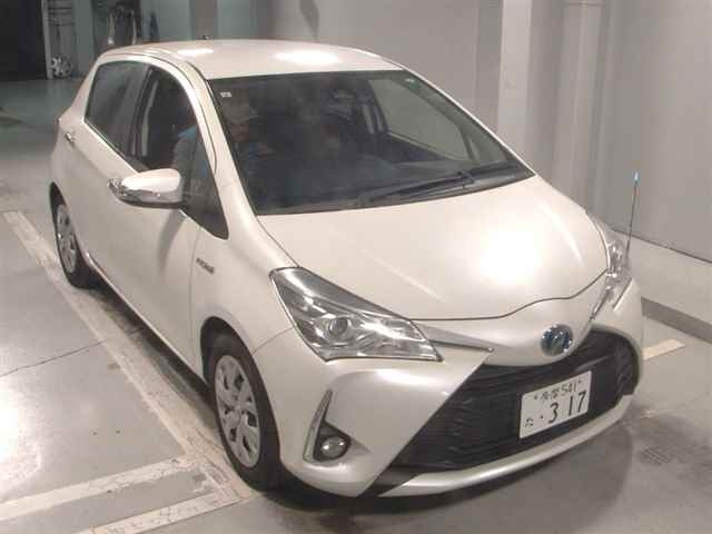 TOYOTA VITZ 2017