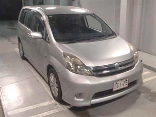 TOYOTA ISIS 2009
