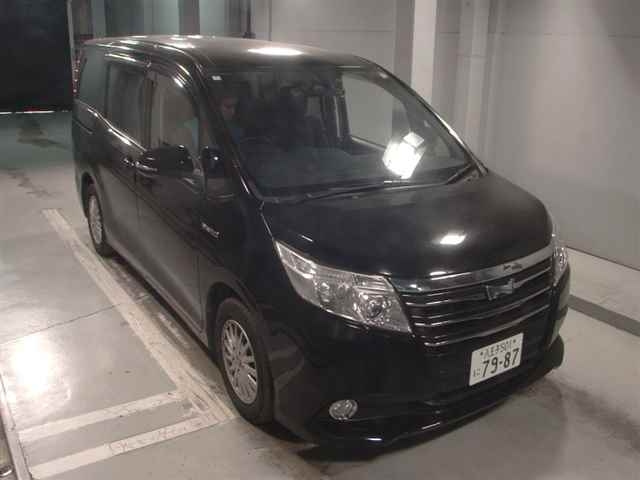 TOYOTA NOAH 2014