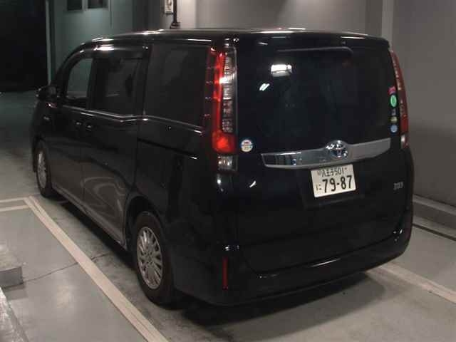 TOYOTA NOAH 2014