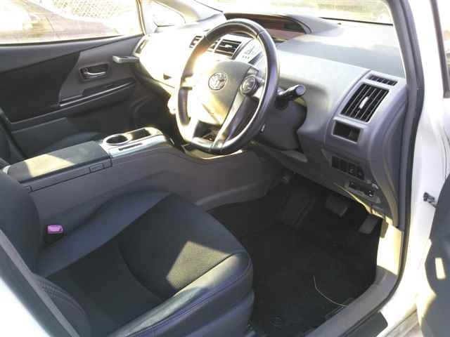 TOYOTA PRIUS ALPHA 2014