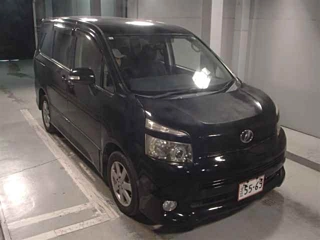 TOYOTA VOXY 2009
