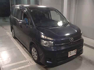 TOYOTA VOXY 2013