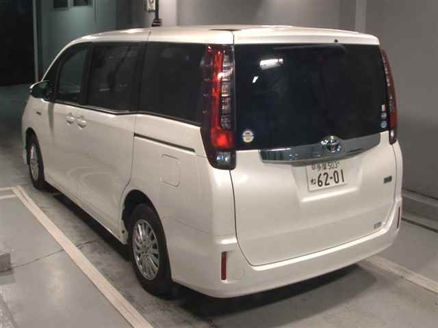 TOYOTA NOAH 2016
