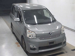 TOYOTA VOXY 2013