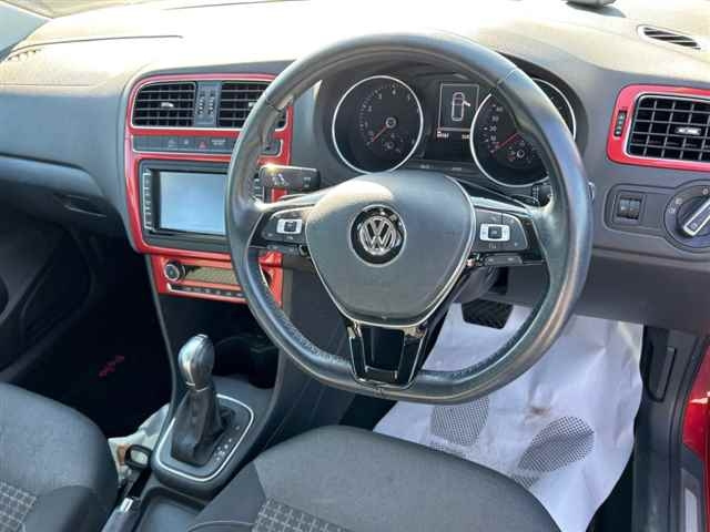 VOLKSWAGEN POLO 2016