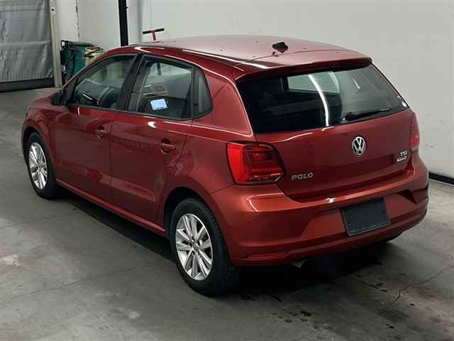 VOLKSWAGEN POLO 2016