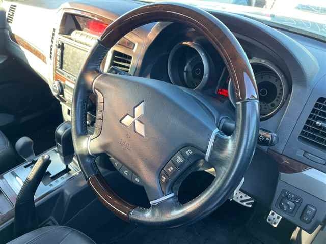 MITSUBISHI PAJERO 2017