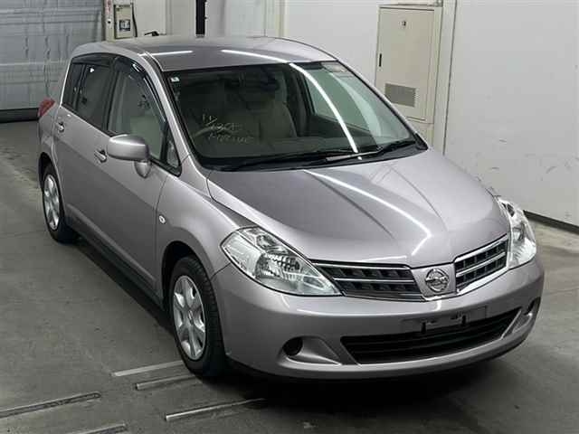 NISSAN TIIDA 2010