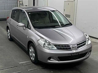 NISSAN TIIDA 2010
