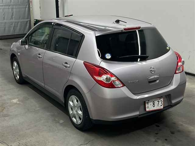 NISSAN TIIDA 2010
