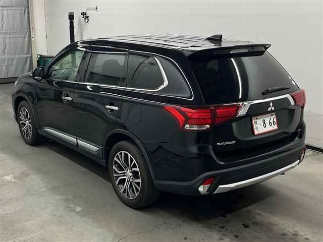 MITSUBISHI OUTLANDER 2016