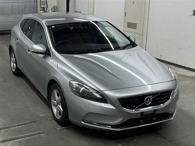 VOLVO V40 2013