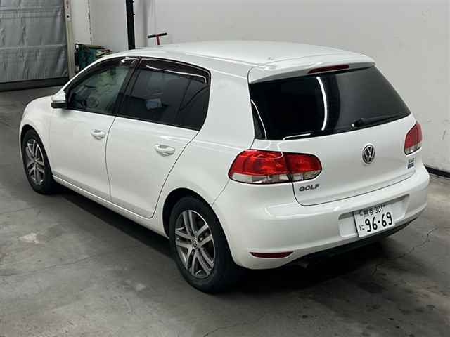 VOLKSWAGEN GOLF 2010