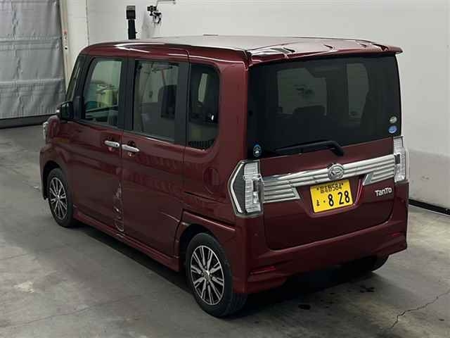 DAIHATSU TANTO 2015