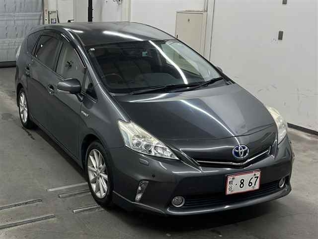 TOYOTA PRIUS ALPHA 2013