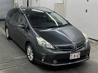 TOYOTA PRIUS ALPHA 2013