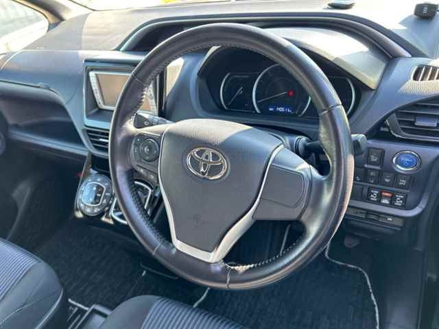 TOYOTA VOXY 2016