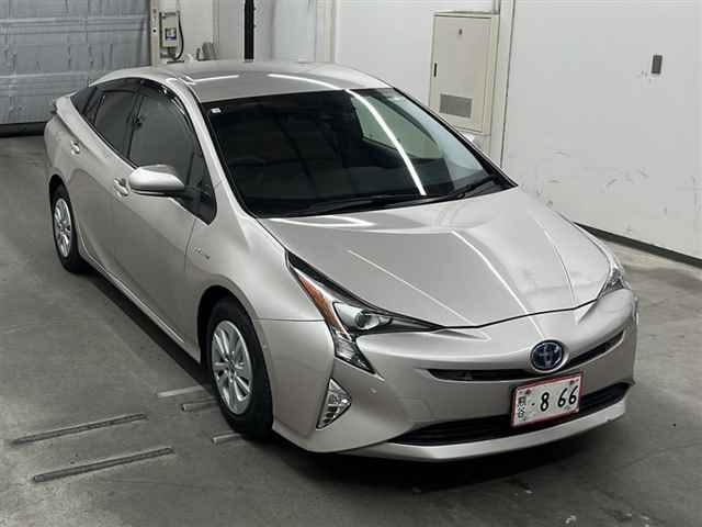 TOYOTA PRIUS 2018