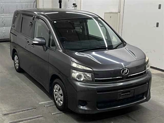 TOYOTA VOXY 2013