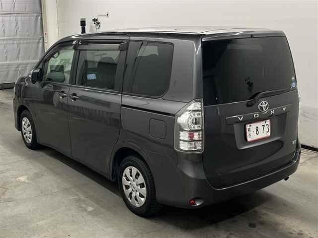 TOYOTA VOXY 2013